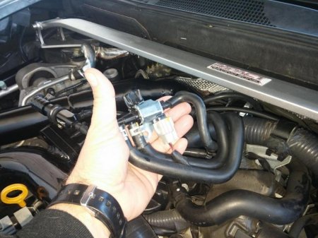 Клапан буст-контроллера Nissan Juke